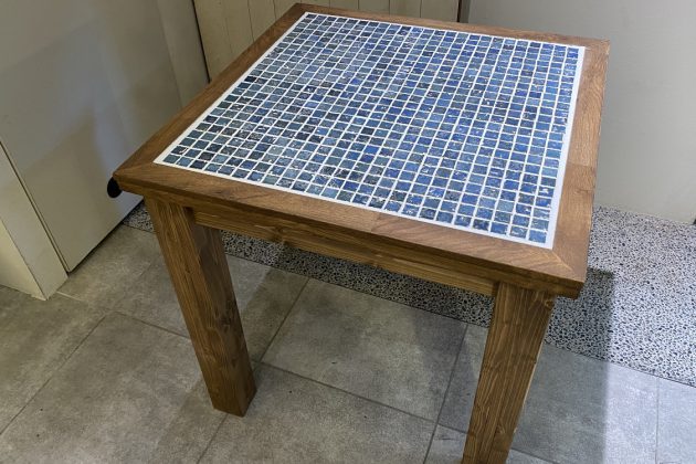 タイル　テーブル　家具　インテリア