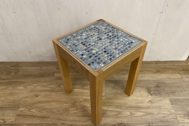 タイル　テーブル　家具　インテリア
